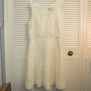 GABBY SKYE White Lace Dress with Leaf Pattern